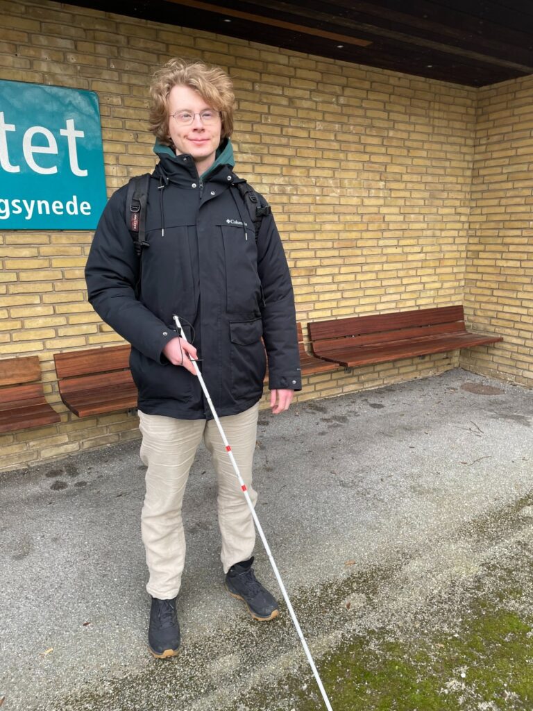 Jonas foran IBOS med markeringsstok